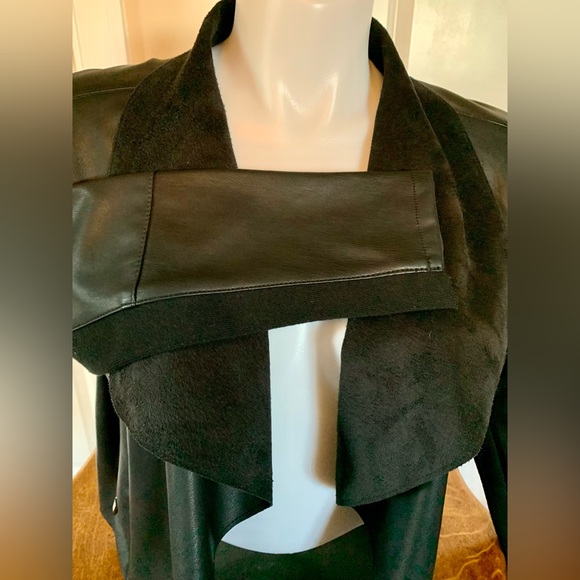 LN VERSATILE JACKET W/DRAPE DETAILING. OPEN FRONT, FRONT ZIP POCKETS, CUTE💞💞 - Picture 3 of 15